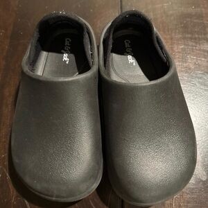 Cat & Jack Kids Black Slip-On Clogs — Easy Wear